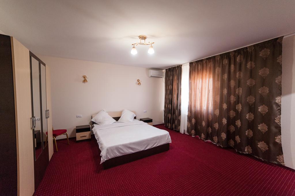 Vatra Romana Bed & Breakfast Răcarii de Jos Екстериор снимка