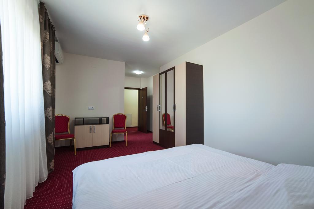 Vatra Romana Bed & Breakfast Răcarii de Jos Екстериор снимка