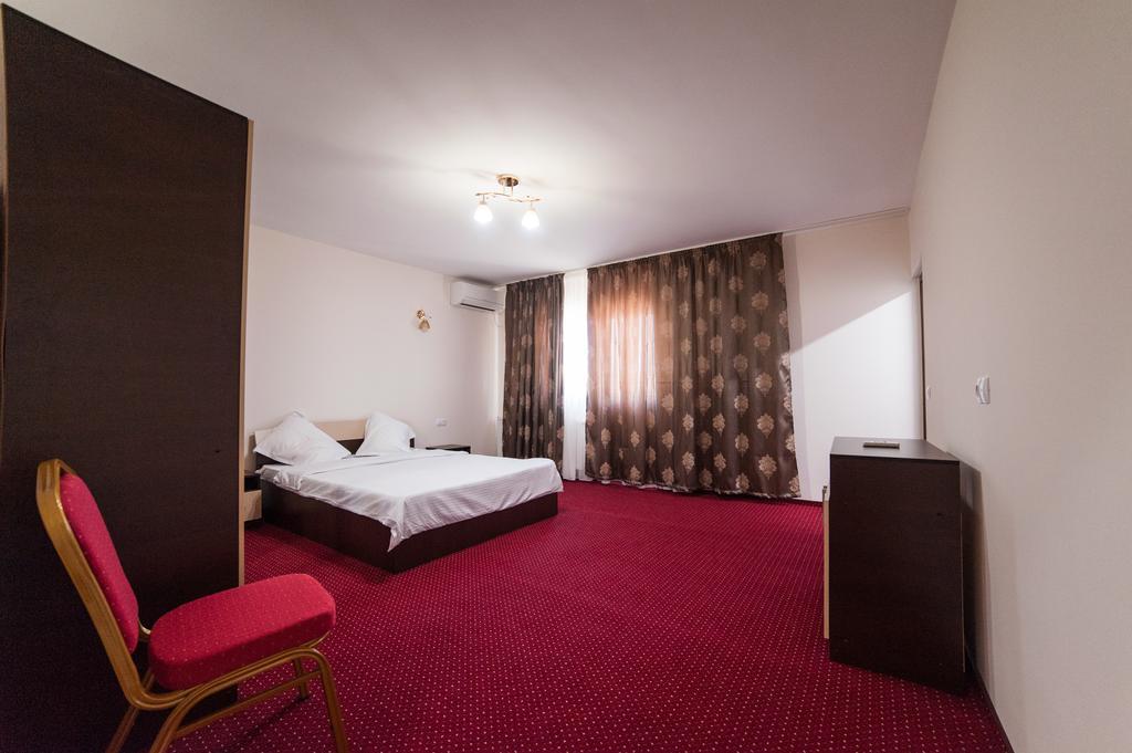 Vatra Romana Bed & Breakfast Răcarii de Jos Екстериор снимка